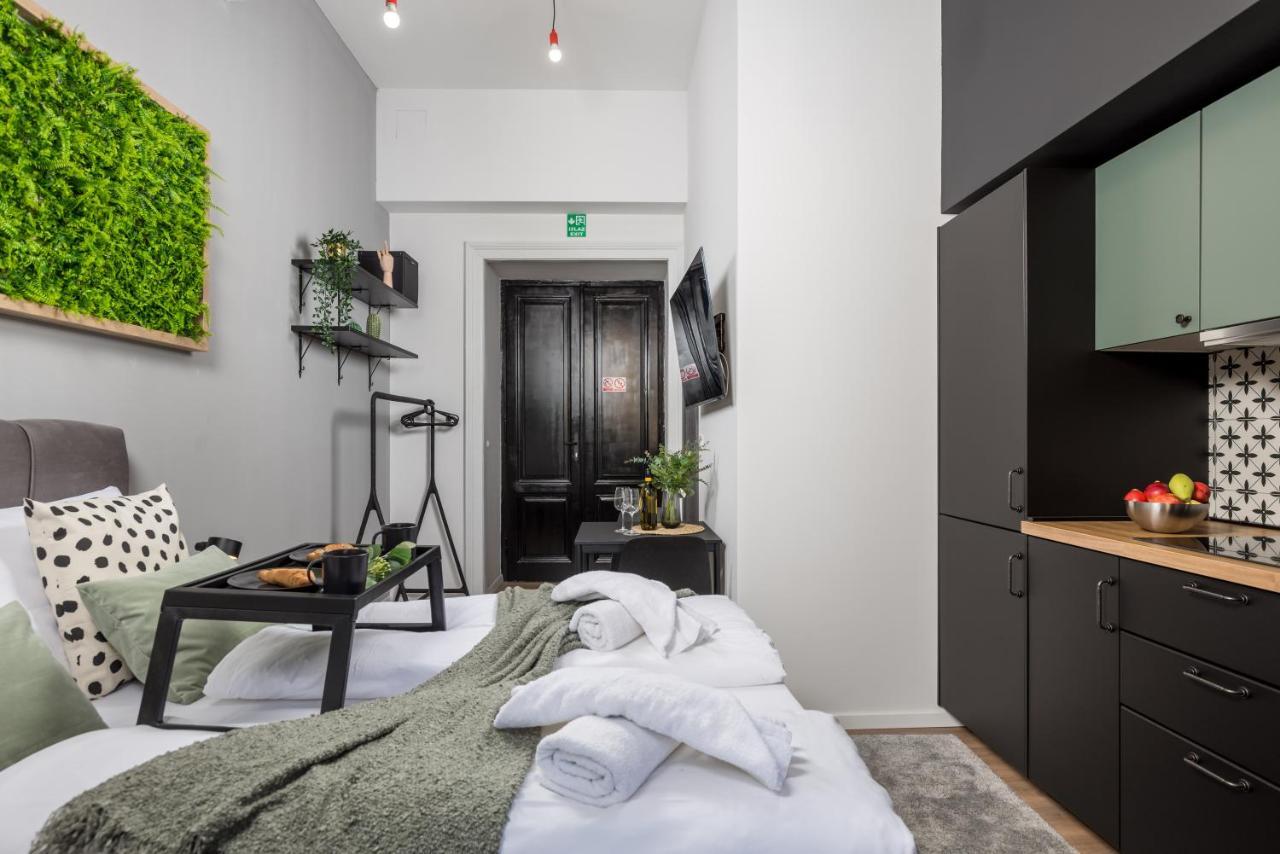 Apartments & Rooms One World リエカ エクステリア 写真
