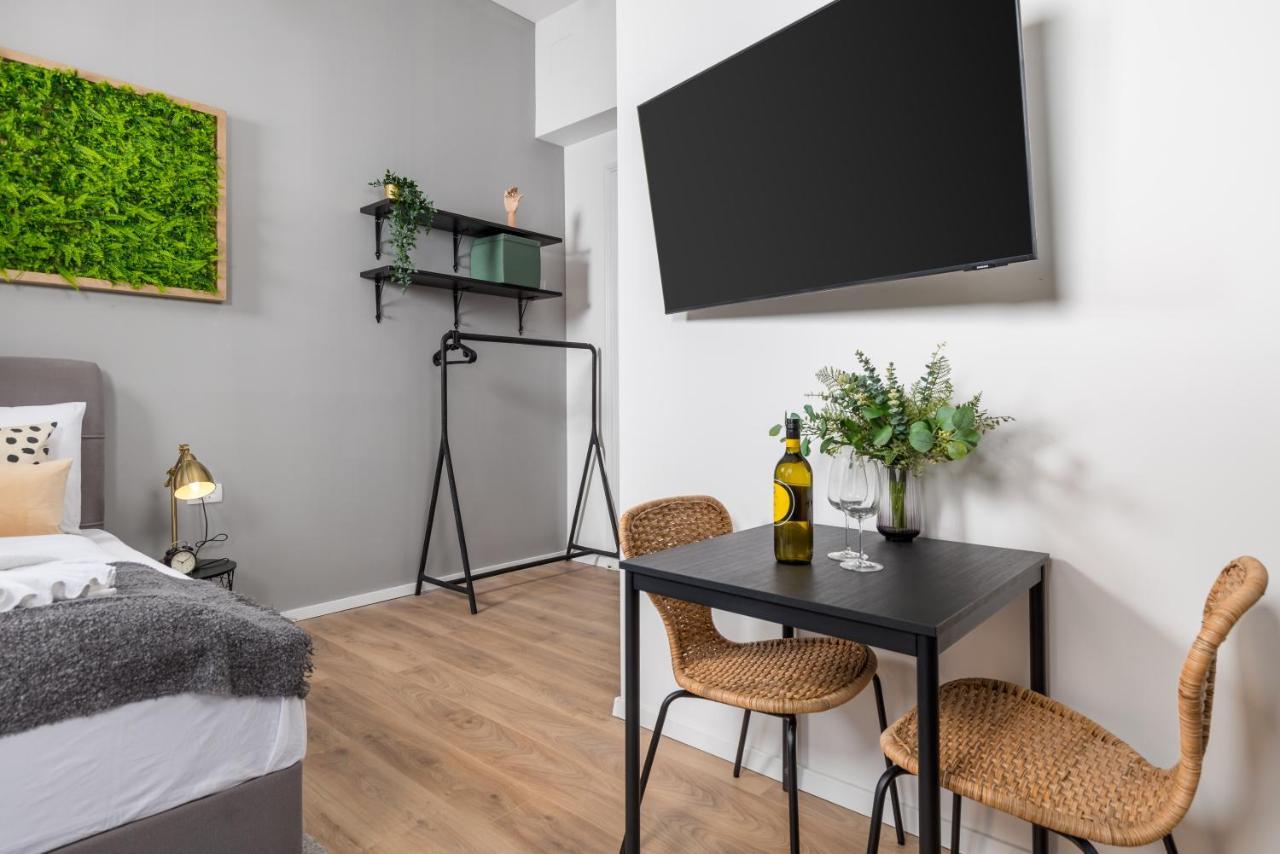 Apartments & Rooms One World リエカ エクステリア 写真
