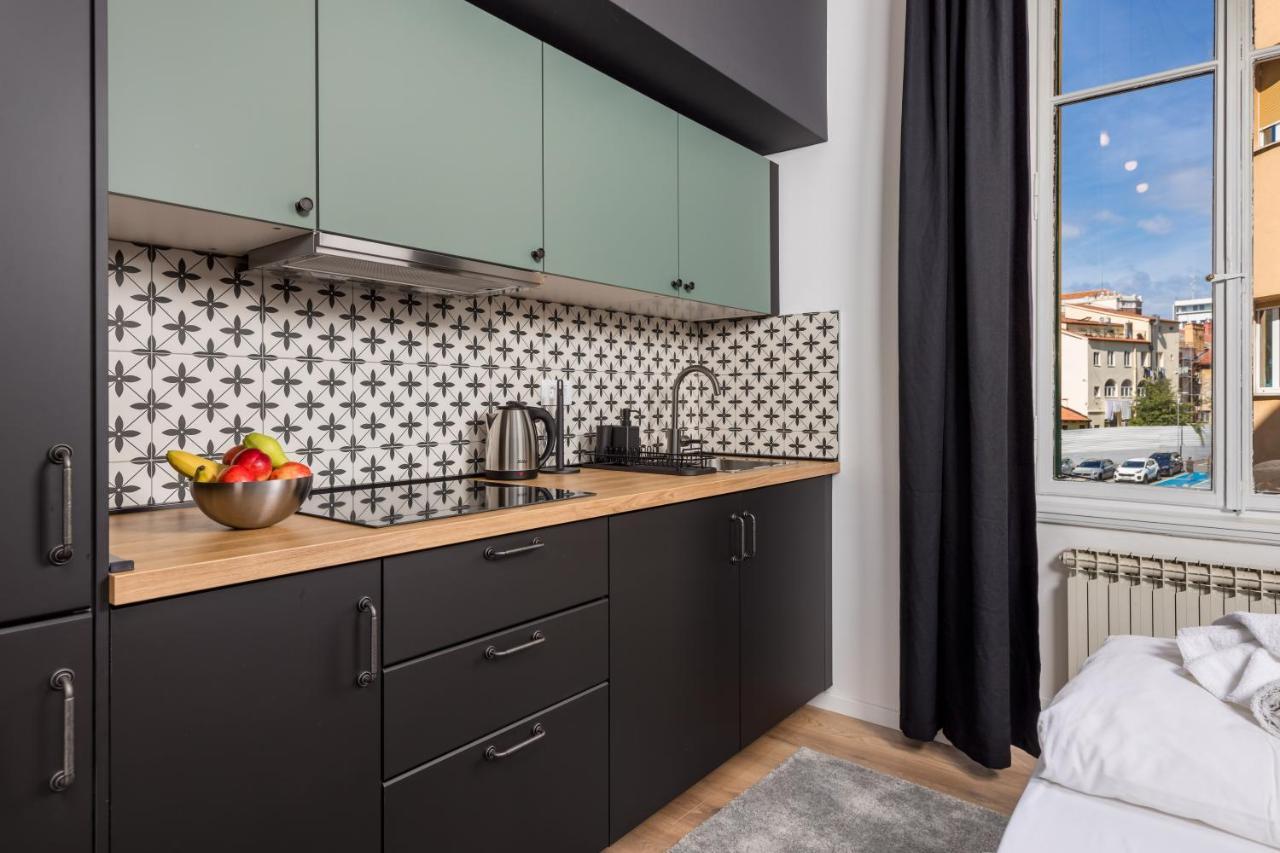 Apartments & Rooms One World リエカ エクステリア 写真
