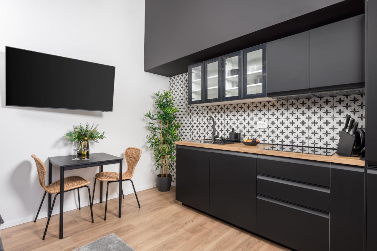 Apartments & Rooms One World リエカ エクステリア 写真