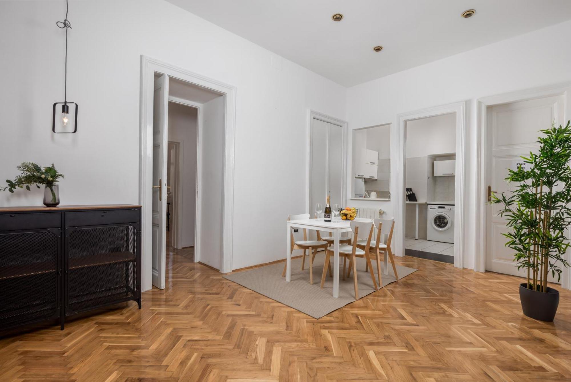 Apartments & Rooms One World リエカ エクステリア 写真