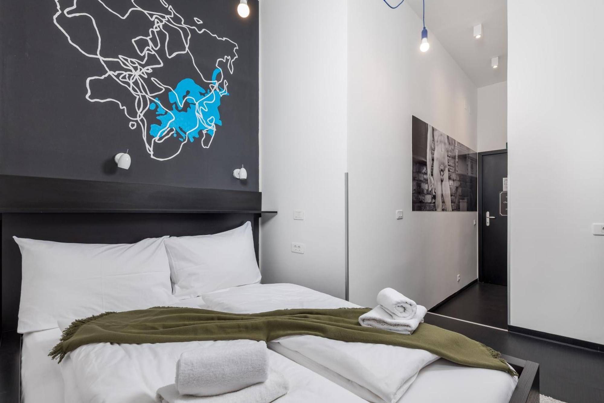 Apartments & Rooms One World リエカ エクステリア 写真